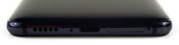 In basso: cassa, mcirofono, USB 2.0 Type-C, slot scheda SIM