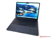 Recensione dell'Apple MacBook Air M2 Entry - Un ottimo, ma troppo costoso MacBook per uso quotidiano