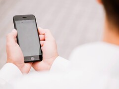Instagram rimuoverà la crittografia end-to-end opzionale dai messaggi diretti l'8 maggio 2026, dando a Meta la possibilità di leggere i contenuti DM per la prima volta dal 2023.