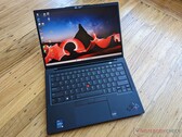 Recensione del portatile Lenovo ThinkPad X1 Carbon Gen 10: Core i7-1265U vs. Core i5-1250P