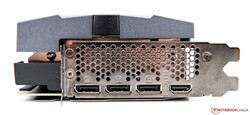 Le connessioni esterne dell'MSI GeForce RTX 3090 Suprim X