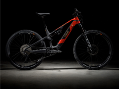 La mountain bike elettrica Rotwild R.X735 ha una batteria da 720 Wh. (Fonte: Rotwild)