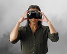 Giocatore raffigurato mentre indossa il visore VR Steam Frame