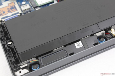 Altoparlanti stereo (2x 2 W) con apertura verso il basso