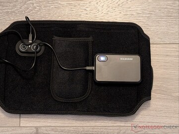 Pacco batteria collegato al pad universale.