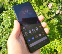 L'Xperia 5 III è uno dei due smartphone Sony ora idonei per Android 12. (Fonte: NotebookCheck)