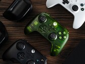Il controller 8BitDo Ultimate 3-mode per Xbox (nella foto) si collega alle console Xbox tramite un cavo USB. (Fonte: 8BitDo)