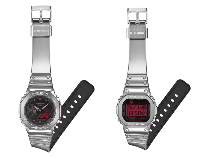 Gli orologi Casio G-Shock GM-2100YRA-8A (a sinistra) e GM-5600YRA-8 (a destra)