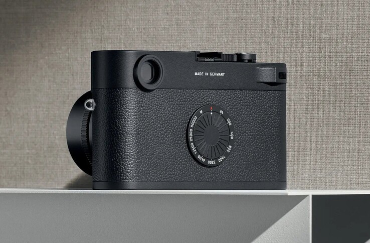 La Leica M11-D sostituisce il display con una ghiera di regolazione ISO.