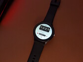 Lo smartwatch Lige di Aliexpress sulla scrivania