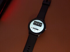 Lo smartwatch Lige di Aliexpress sulla scrivania