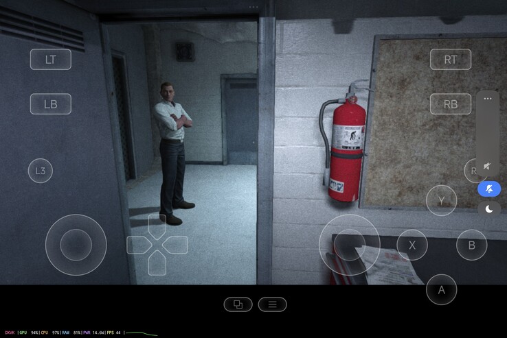 Nell'overlay del gioco in basso a sinistra, si può vedere che Outlast può raggiungere più di 40 FPS. (Screenshot: Marc Zander, Notebookcheck)