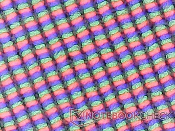 La matrice di subpixel opaca è leggermente più granulosa di un'alternativa lucida