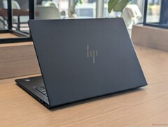 La batteria più grande, il display IPS a 60 Hz a risoluzione inferiore e la CPU Lunar Lake ad alta efficienza energetica contribuiscono a prolungare la durata della batteria con margini notevoli (fonte: Notebookcheck)