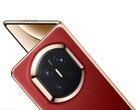 Huawei Mate X7 nel colore Nebula Red.