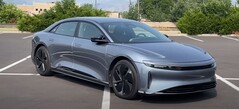 La Lucid Air Grand Touring vanta un'autonomia impressionante di 480 miglia. (Fonte: TFLEV via YouTube)