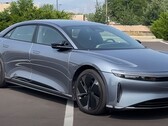 La Lucid Air Grand Touring vanta un'autonomia impressionante di 480 miglia. (Fonte: TFLEV via YouTube)