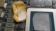Un guanto da dito disonesto ha causato picchi di temperatura in questa scheda GeForce RTX 3090 Founders Edition. (Fonte immagine: u/antonyjeweet)