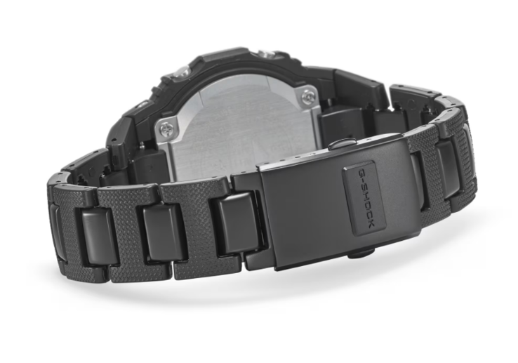 Il cinturino con anima in metallo del Casio G-Shock GW-M610UBC.