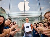 Vision Pro ha avuto un inizio tiepido, ma Apple funziona sugli occhiali intelligenti. (Fonte immagine: Apple)