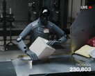 Uno screenshot dal livestream mostra la Figura AI 03 che smista i pacchi.
