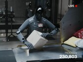 Uno screenshot dal livestream mostra la Figura AI 03 che smista i pacchi.