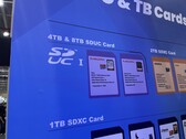 Cartelli chiari allo stand dell'Associazione SD: Le schede SanDisk SDUC sono in arrivo.