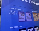 Cartelli chiari allo stand dell'Associazione SD: Le schede SanDisk SDUC sono in arrivo.