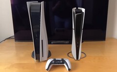 La PS5 Slim sembra molto più compatta della PS5 originale in un video di confronto in realtà aumentata. (Fonte: rtql8d)