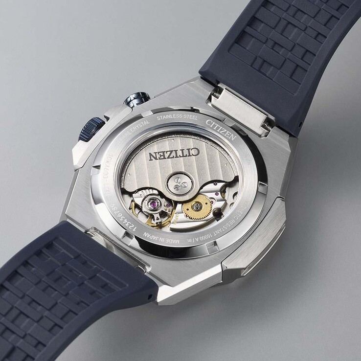 Il movimento automatico Citizen Calibro 9051 è visibile attraverso il fondello trasparente.