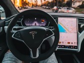 Dopo l'aggiornamento software 2022.4, l'Autopilot di Tesla sarà più aggressivo per quanto riguarda la frenata rigenerativa (Immagine: Roberto Nickson)