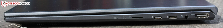 Destra: Lettore di schede: microSD, 2 Thunderbolt USB 3.2 Gen 2x2, jack audio combo 3.5 mm, HDMI 2.0b