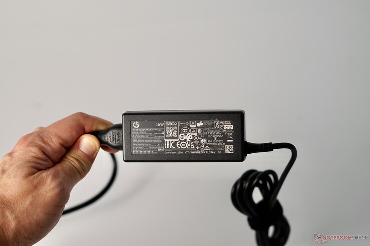 alimentatore da 45 watt con spina a barile