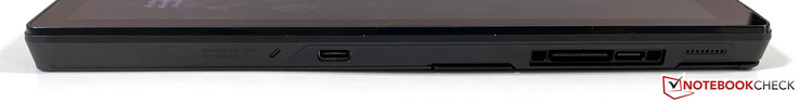 A sinistra: USB-C con Thunderbolt 4 (USB 4.0, DisplayPort 1.4), connessione proprietaria per XG Mobile, USB-C 3.2 Gen. 2 (Power Delivery, DisplayPort)