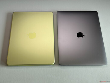 MacBook Neo (a sinistra) vs. MacBook Air M1 (a destra)