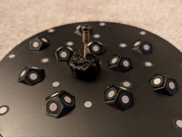 Ugello rotto su piattaforma girevole con marcatori