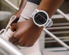 Il CMF Watch 3 Pro in grigio chiaro.