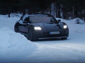Un nuovo video mostra la variante station wagon della Porsche Taycan aggiornata al 2024 (Foto: CarSpyMedia)