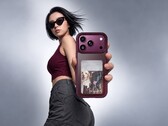 La custodia Ugreen Magic E Ink Screen Case aggiunge un display sul retro dell’iPhone 18 Pro per la visualizzazione delle foto.