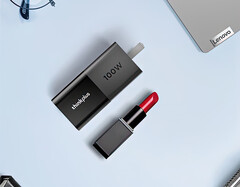 L&#039;ultimo caricabatterie per laptop di Lenovo si basa su un fattore di forma compatto. (Fonte: Lenovo)