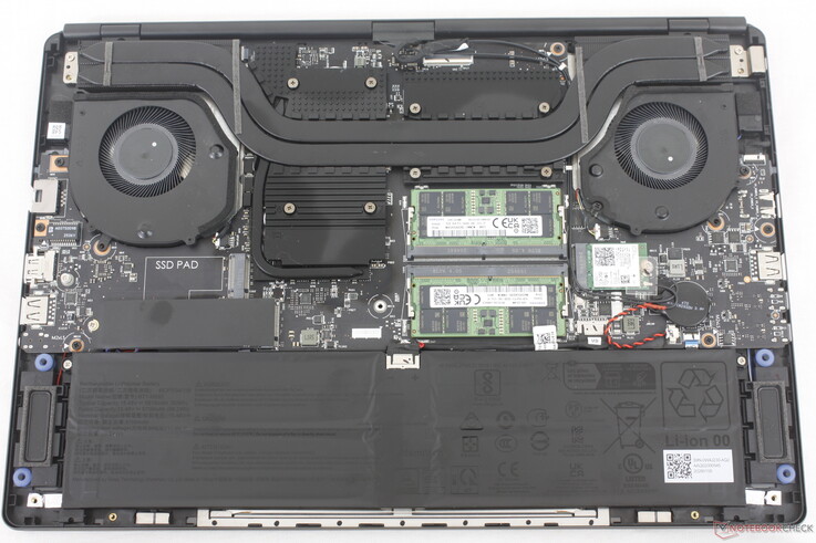 2026 Stealth 16 supporta fino a due SSD NVMe 2280 PCIe4 x4 e due moduli SODIMM DDR5
