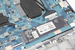 L&#039;SSD e la CPU hanno un raffreddamento limitato, probabilmente a causa del peso target molto basso del portatile Dynabook (fonte: Notebookcheck)
