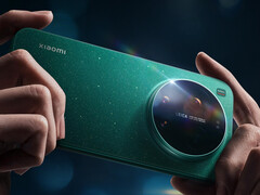 Lo Xiaomi 17 Ultra in uno dei colori del lancio globale.