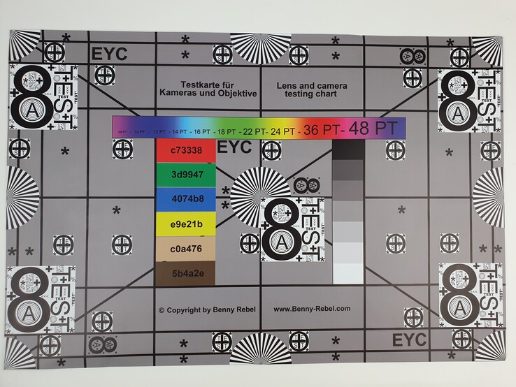 Il nostro test chart fotografato con la fotocamera standard