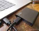 Il minuscolo SSD esterno PNY USB-C da 500 GB viene ora spedito per 75 dollari, pesa solo 36 grammi