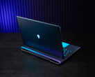 Il computer portatile da gioco Alienware 18 Area-51, raffigurato su un tavolo con uno sfondo poco illuminato. (Fonte: Dell)