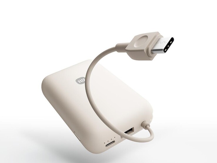 La banca di energia è dotata di un cavo USB-C integrato e di porte USB-C e USB-A supplementari