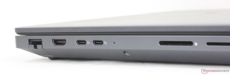 A sinistra: RJ-45 (2,5 Gbps), HDMI 2.1, 2x USB-C Thunderbolt 5 (80 Gbps) con DisplayPort 1.4 + Power Delivery, lettore di schede SD, lettore di Smart Card (opzionale)