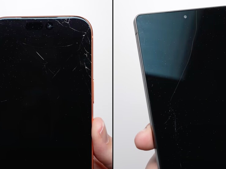 Parte anteriore di iPhone 17 Pro Max (a sinistra) e Galaxy S25 Ultra (a destra) dopo un test di caduta da 1 metro. (Fonte immagine: PhoneBuff su YouTube, screenshot)