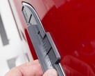 L'assemblaggio della maniglia di una porta Tesla. (Fonte: Tesla)